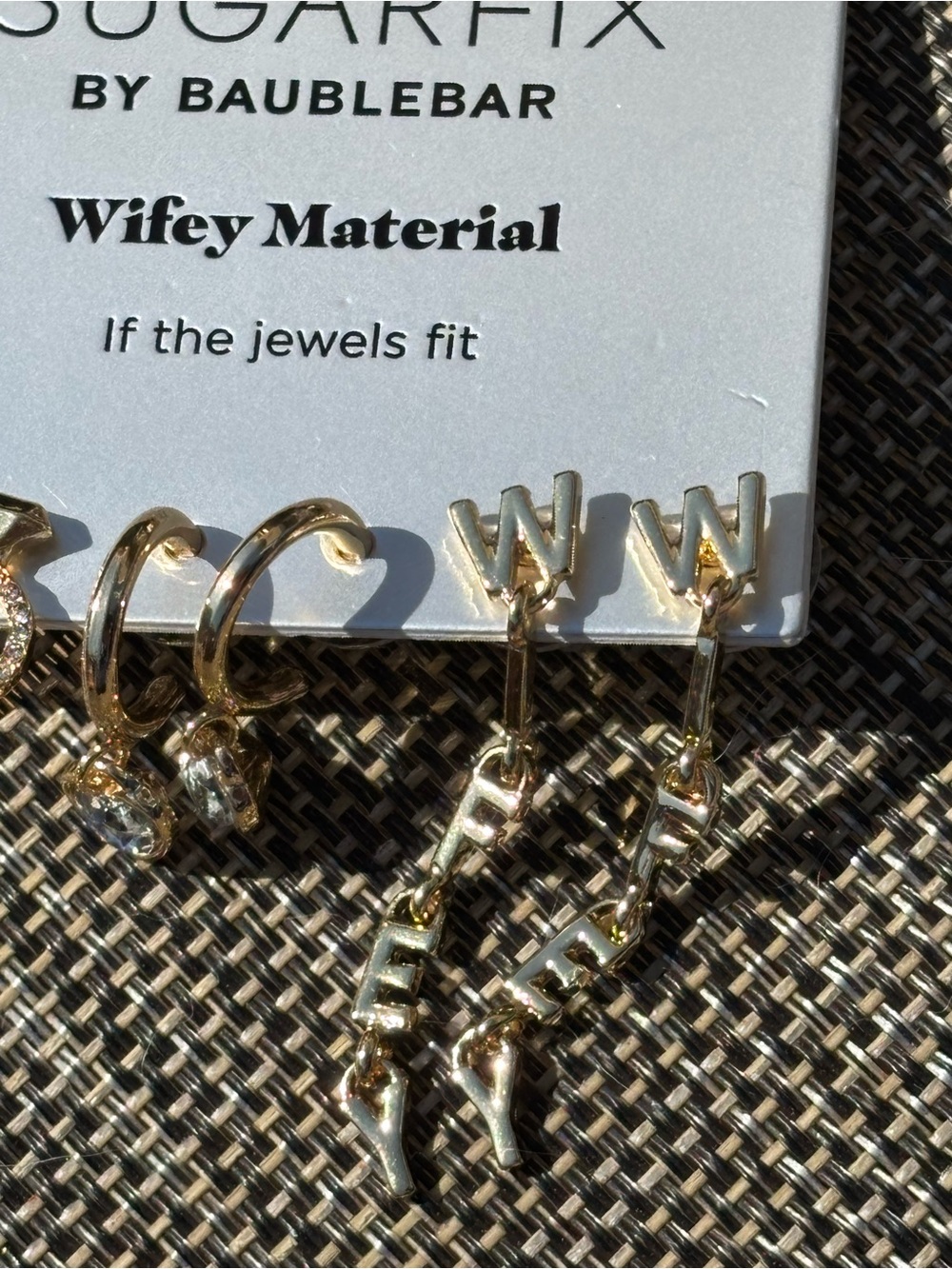 Price is for 1 pair of 3. Earrings. Specify which 1 u want or we will send any. - Picture 2 of 8